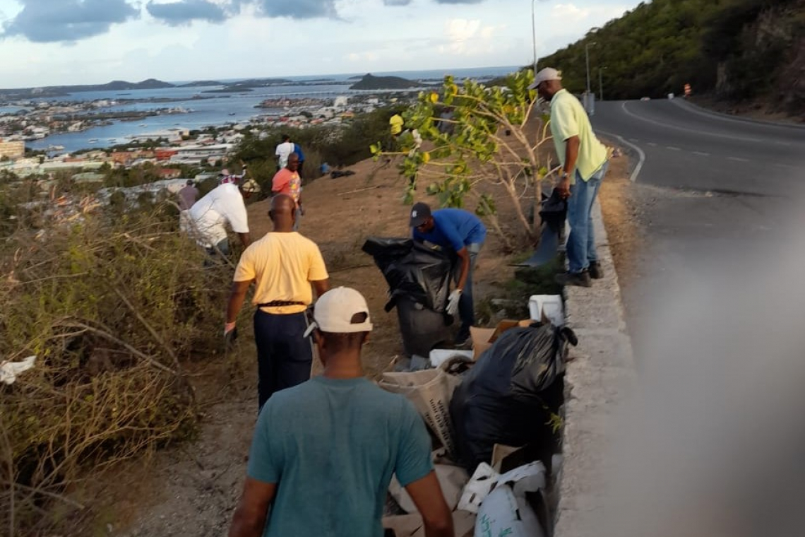 Taxi drivers proudly clean up  Harold Jack Lookout Point