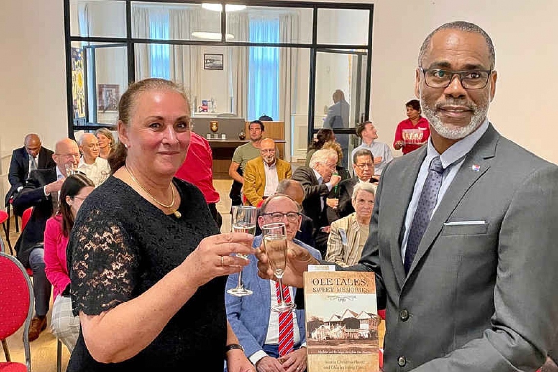 ‘Ole Tales, Sweet Memories’ book  presented at St. Maarten House