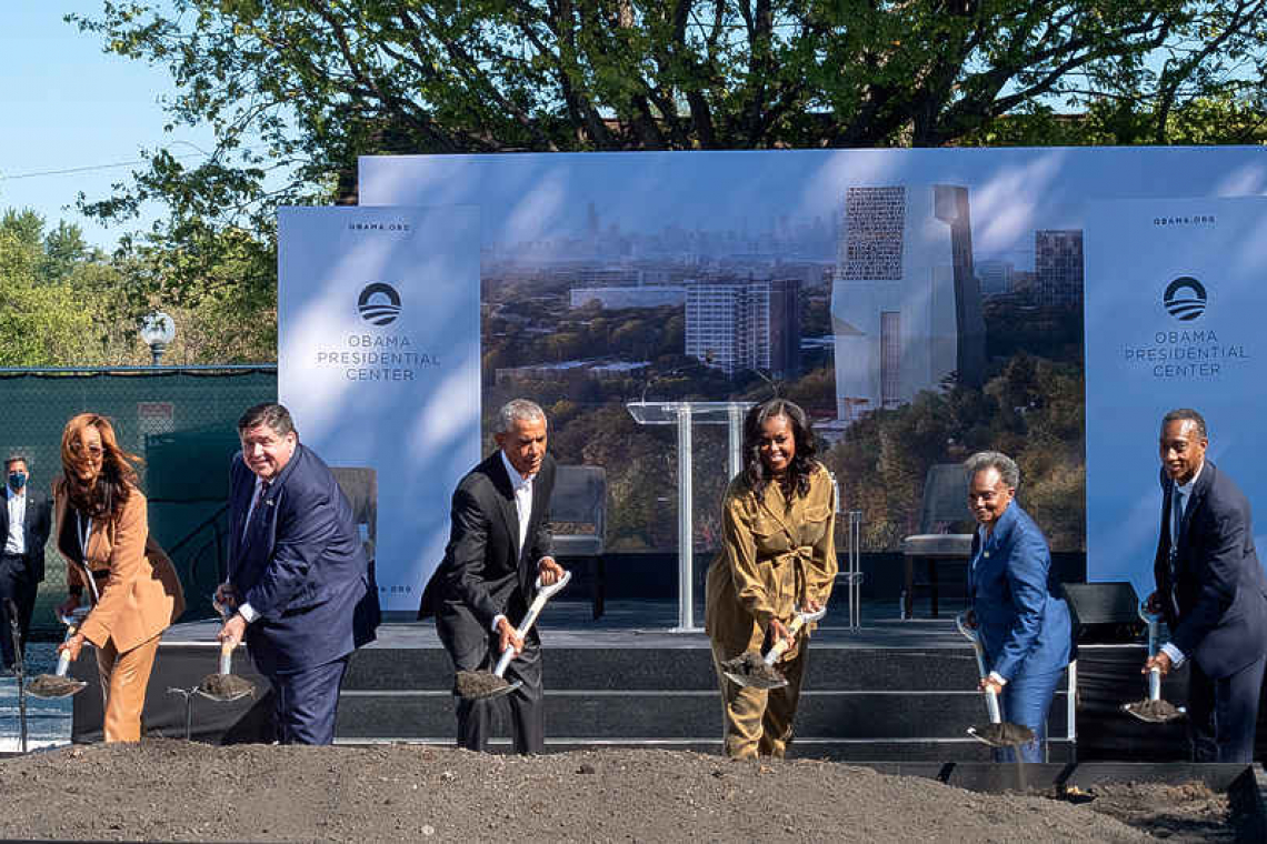 Obama holds groundbreaking ceremony for presidential center