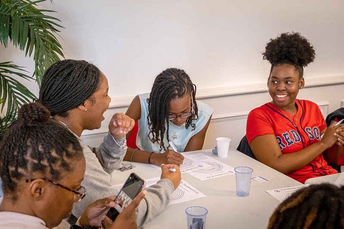 St. Maarten students  gather for workshop