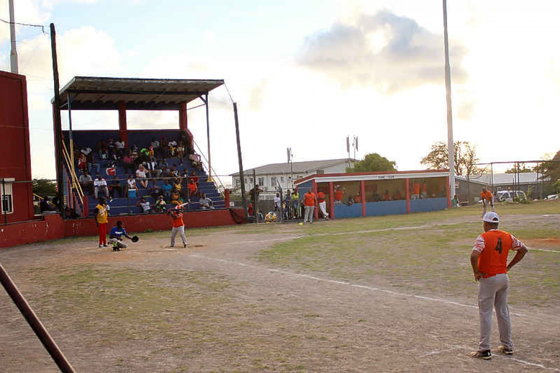  Lions edge out Golden Rays to take semi-finals game 1