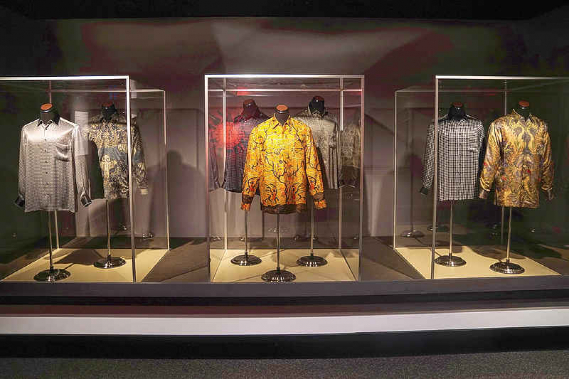 Nelson Mandela's famous shirts, belongings up for auction