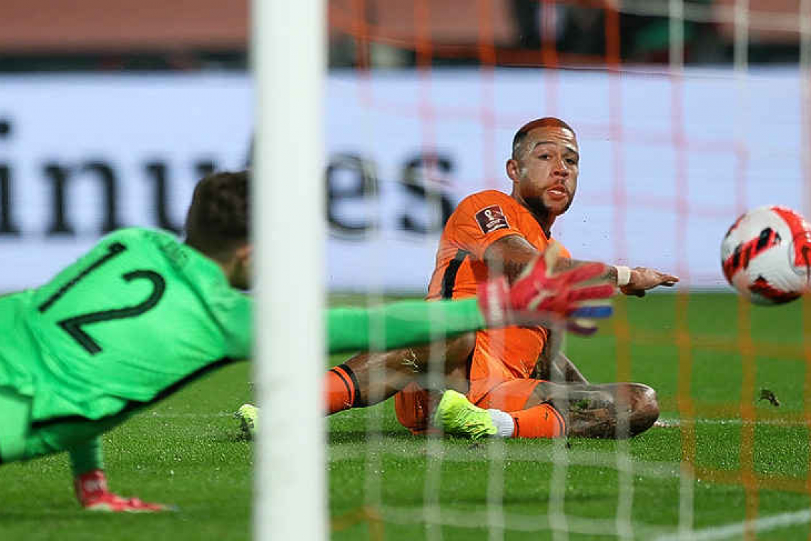 Dutch qualify for World Cup as Bergwijn, Depay grab late goals