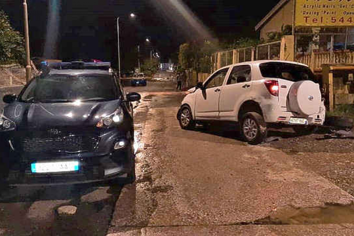 Gendarmes in high-speed  pursuit of two stolen cars