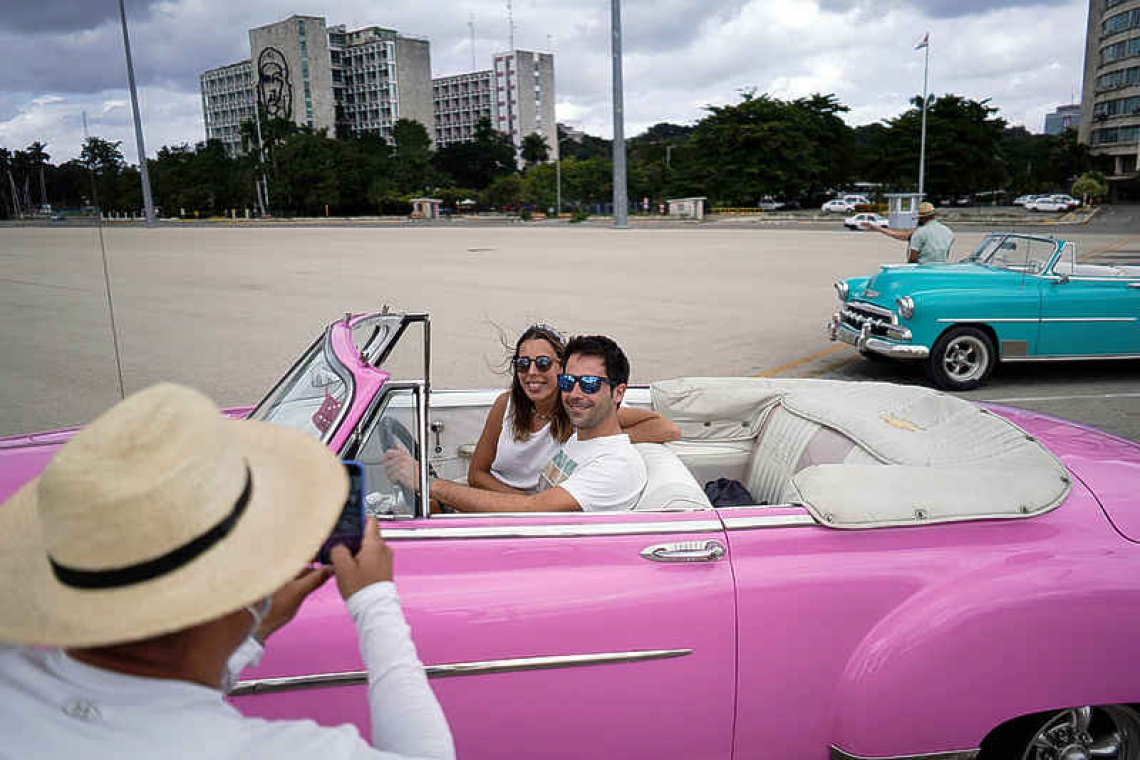 Tourists trickle back in to Cuba