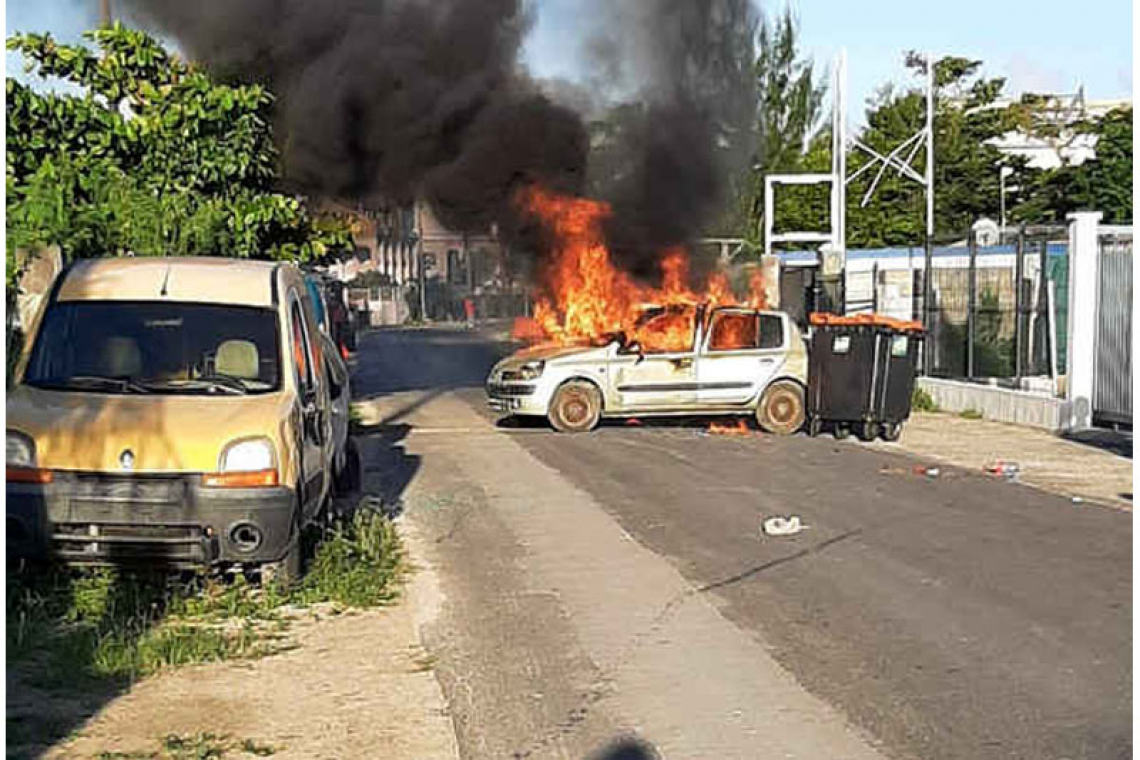 Protests intensify as barricades erected  in Baie Nettle, Marigot, Sandy Ground