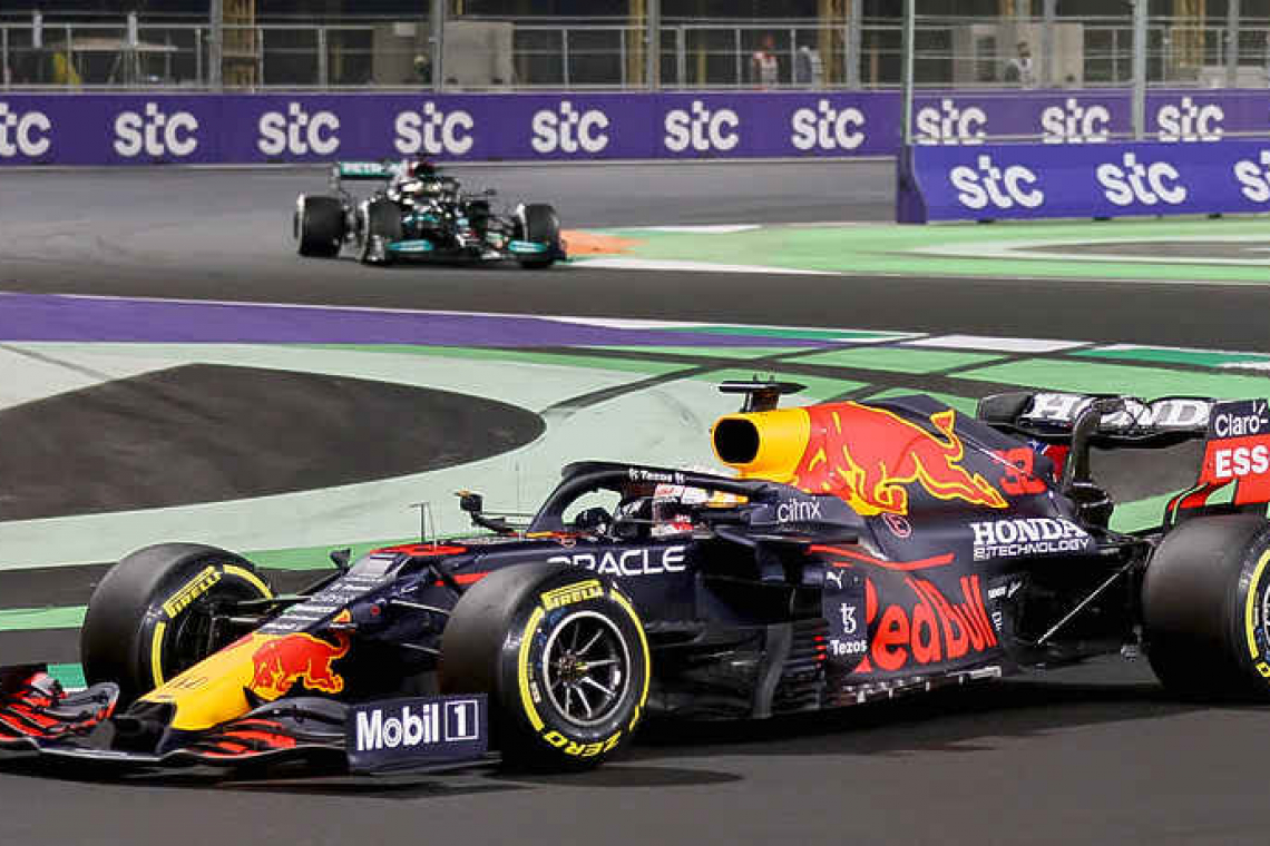 Hamilton wins crazy Saudi GP to level F-1 with Verstappen
