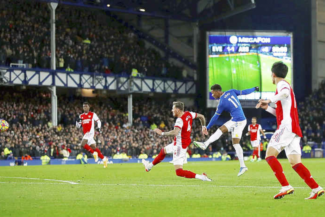 Gray gives Everton 2-1 win over Arsenal