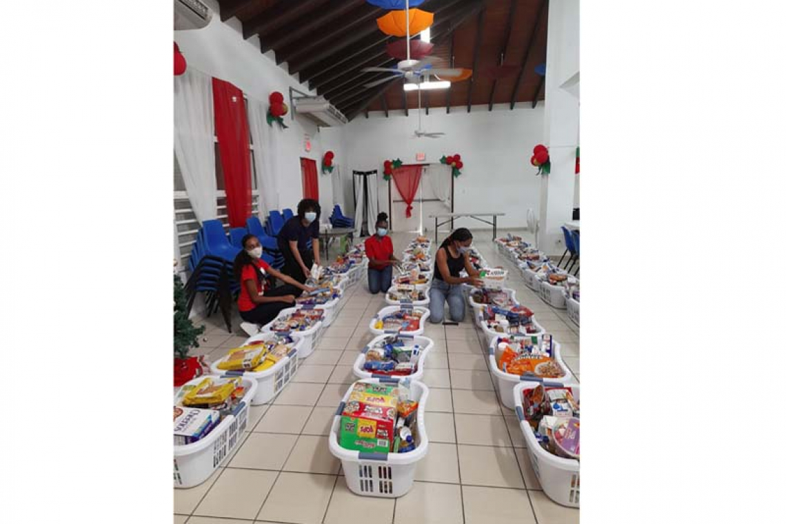 St. Maarten Alpha Leo Club brings  Christmas Cheer to the Community