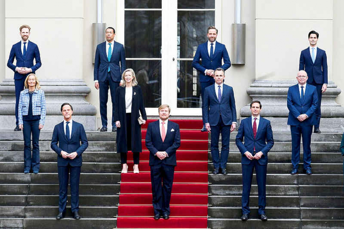 New cabinet lines  up with the King