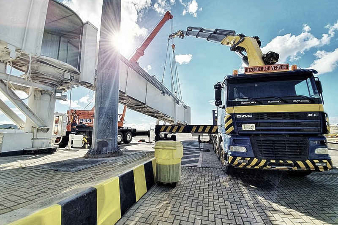       Airport receives three bids for  passenger boarding bridges