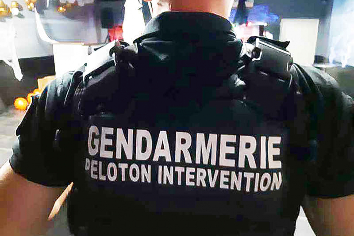 Gendarmes investigate  two armed robberies 