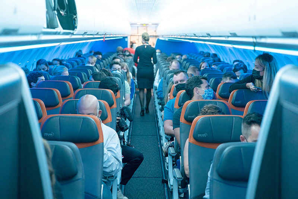 JetBlue will trim summer schedule amid hiring push