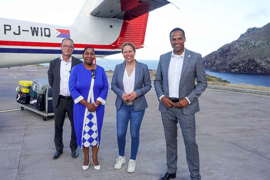 Minister Schouten  arrives in Saba
