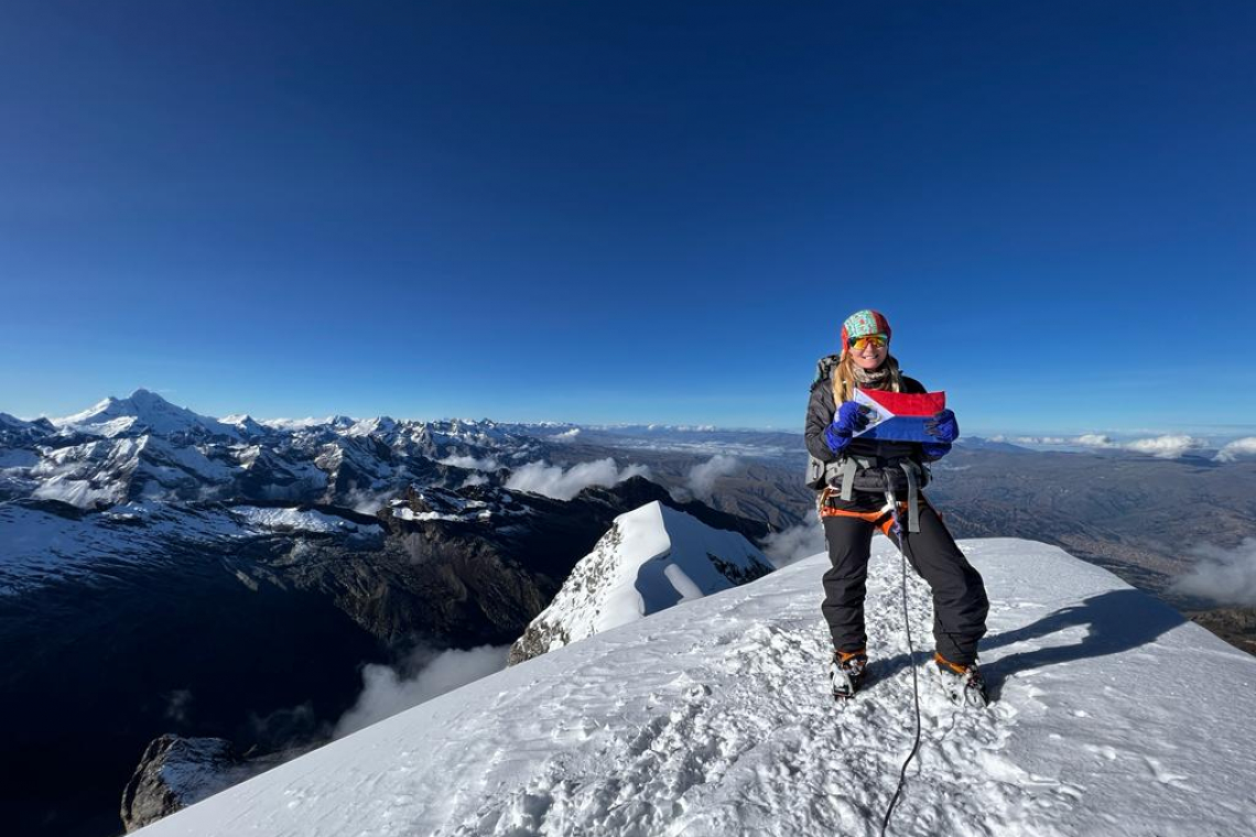  Winkel  makes it to the summit of Vallunaraju!