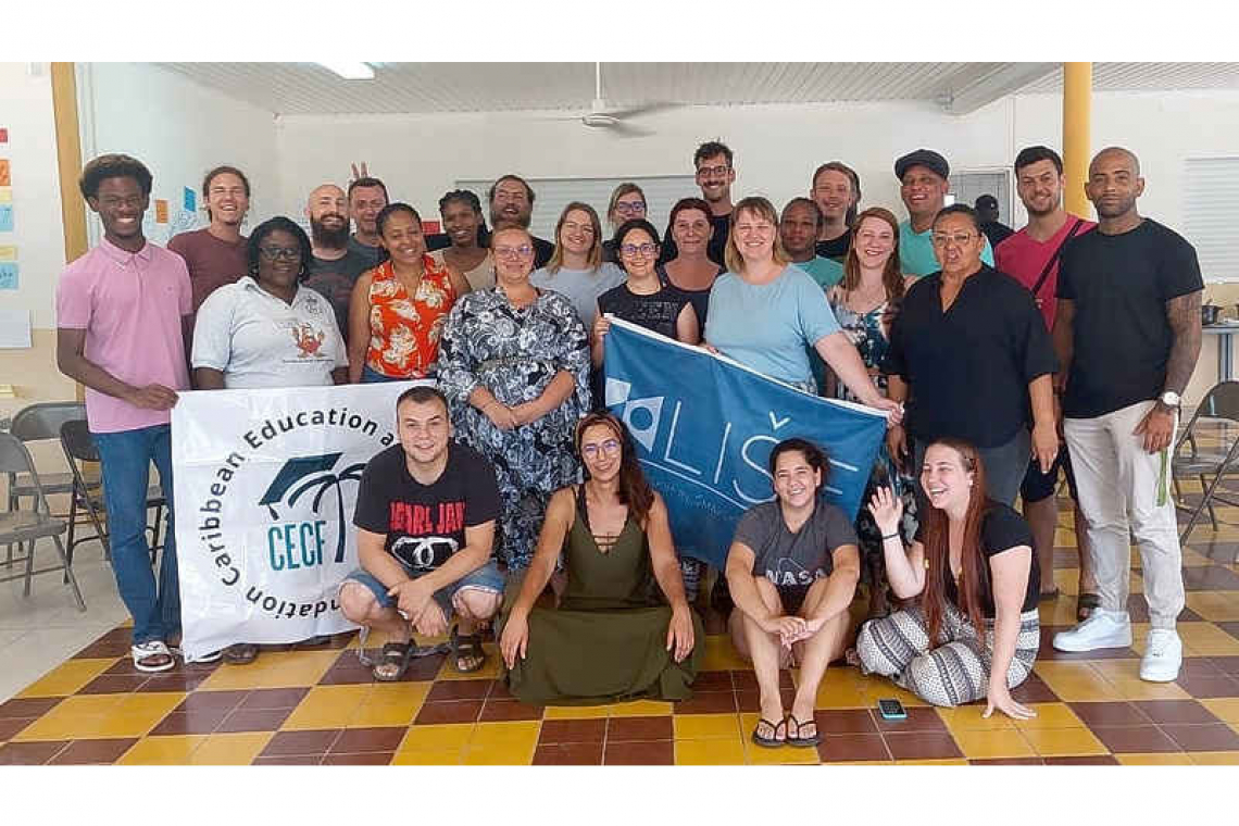 Youth workers attend  training course in Aruba
