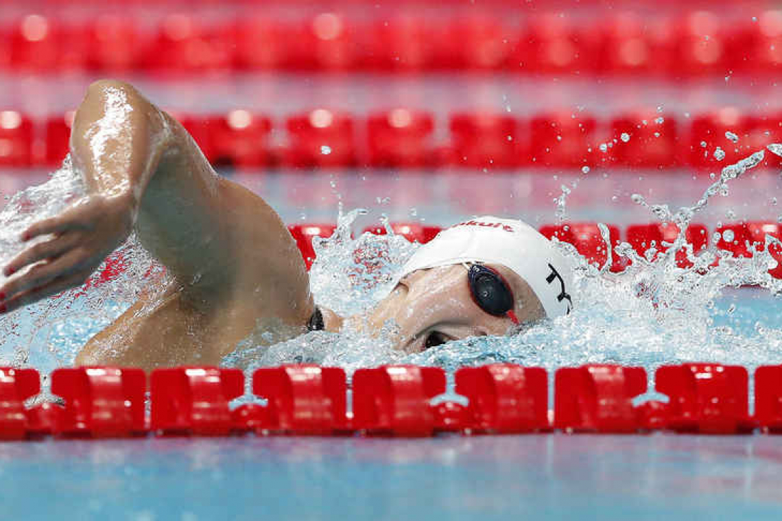    Ledecky dominates 1,500m as Ceccon breaks backstroke record