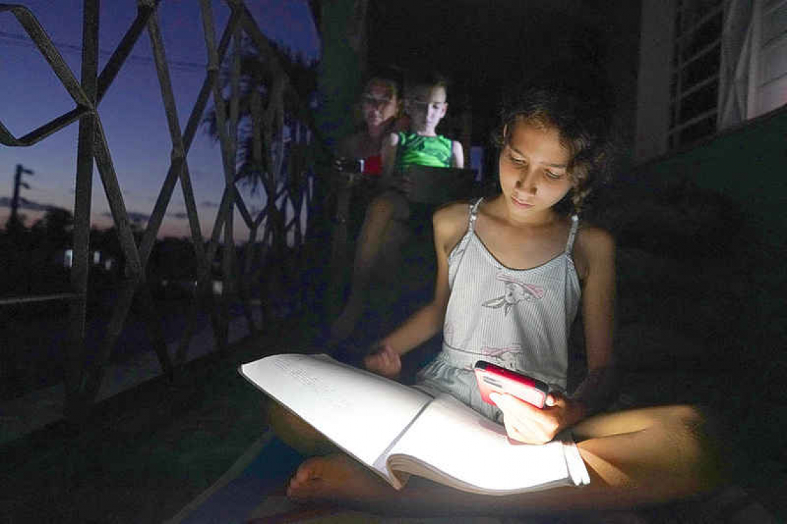 Cubans sweating in darkness as govt. scrambles to end blackouts