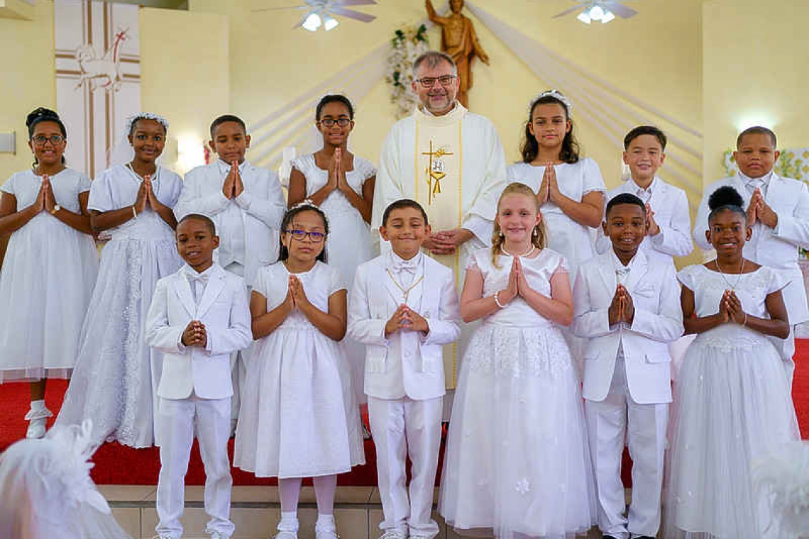 Students celebrate First Holy Communion