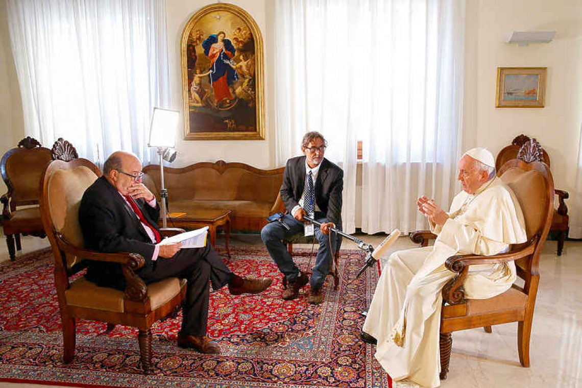 Pope Francis denies he is planning to resign soon