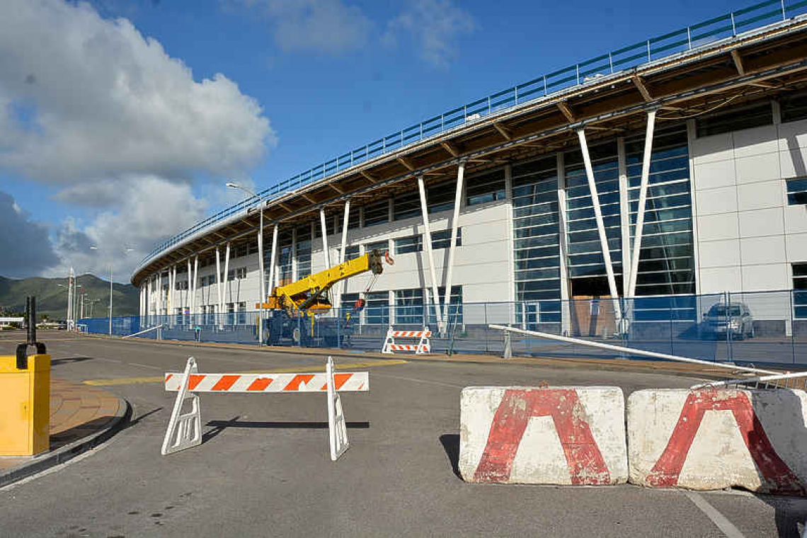 Airport awards contracts for passenger boarding bridges and other equipment