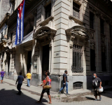    Cuba cracks open door to foreign investment