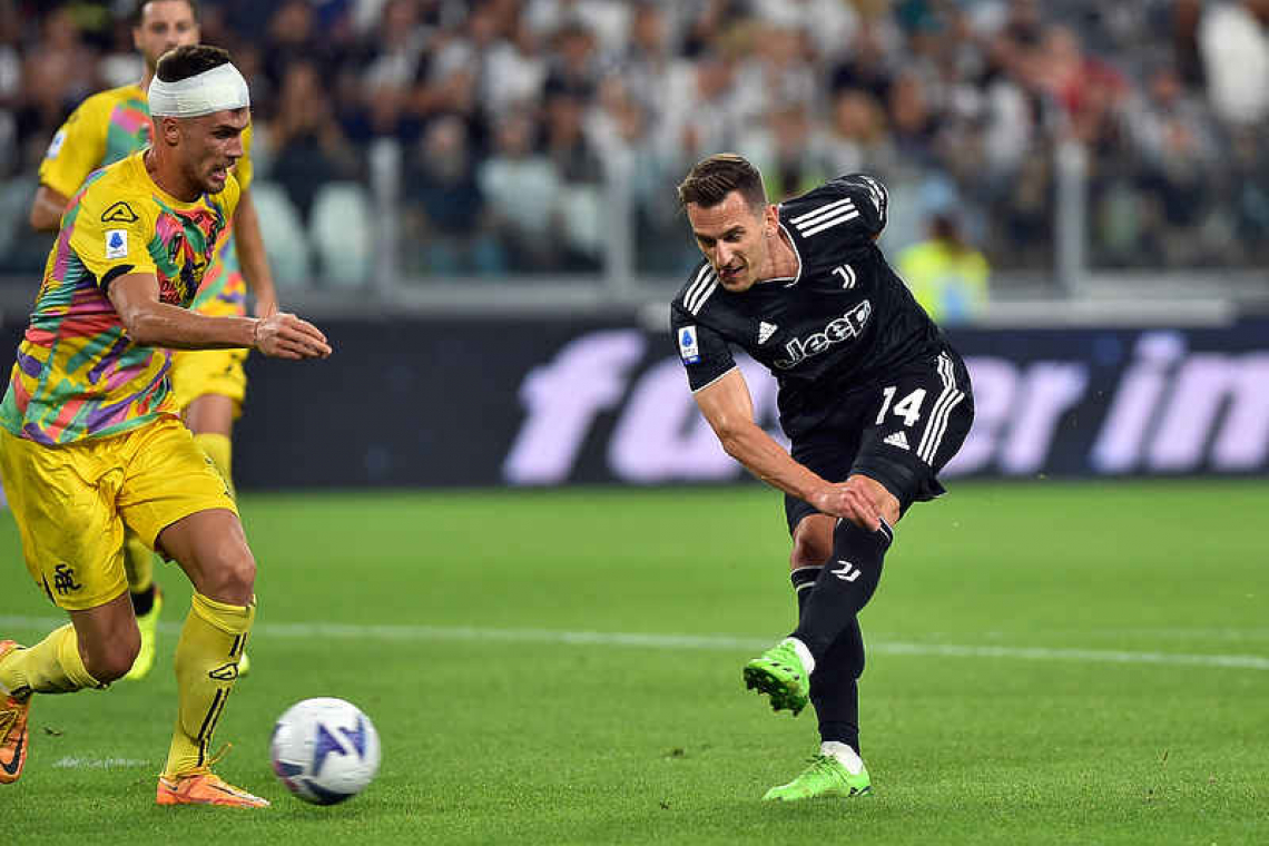 Milik strikes late as Juve earn 2-0 win over Spezia   