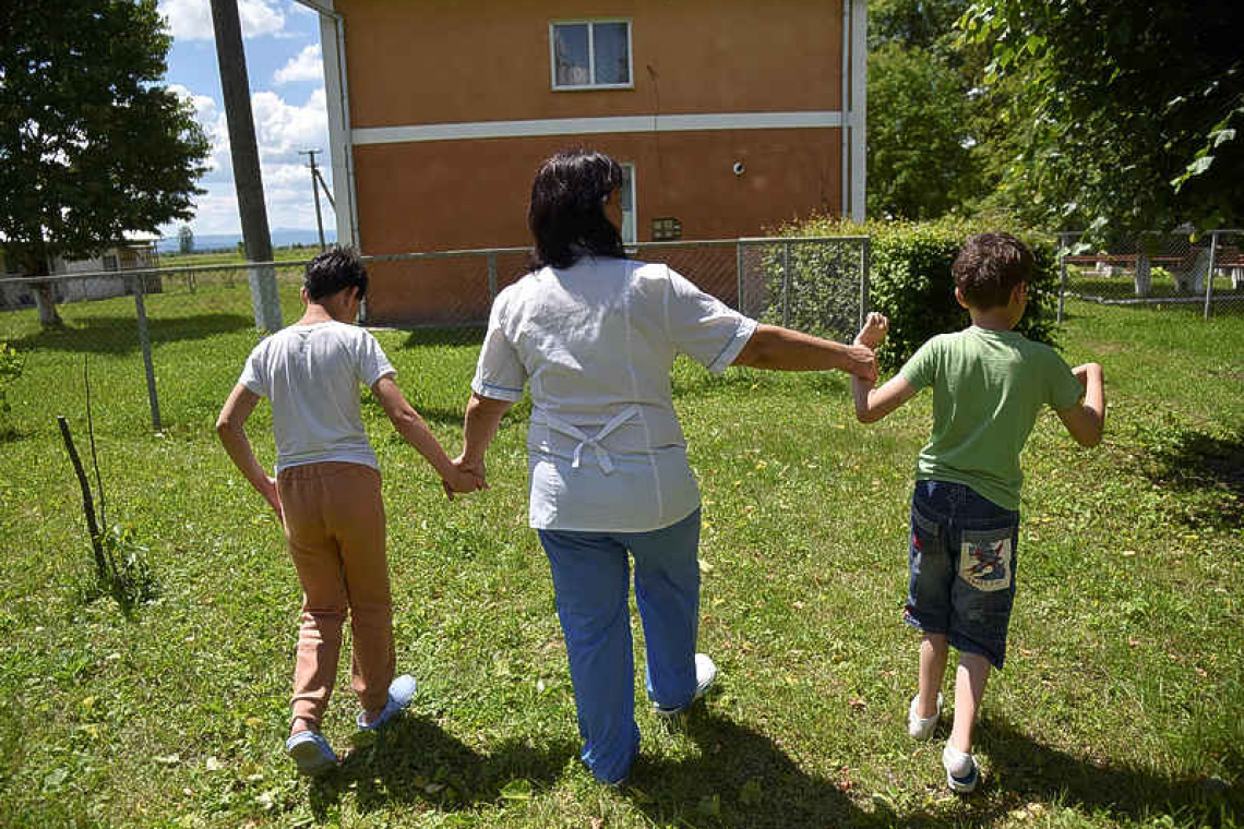 Ukraine seeks to trace thousands of 'orphans' scattered by war