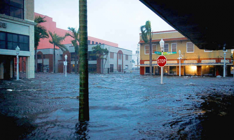 Hurricane Ian batters Florida's Gulf Coast with catastrophic fury