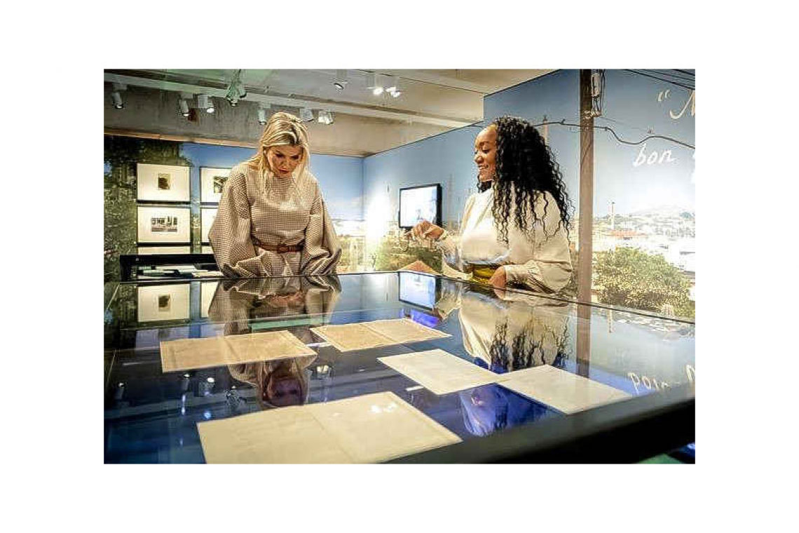 Queen Máxima visits  Curaçao exhibition