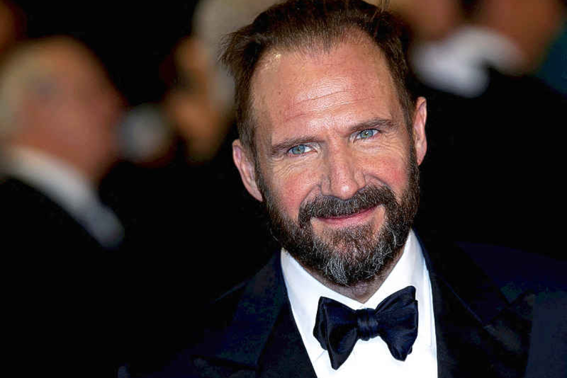  Ralph Fiennes cooks up culinary heaven and hell in The Menu