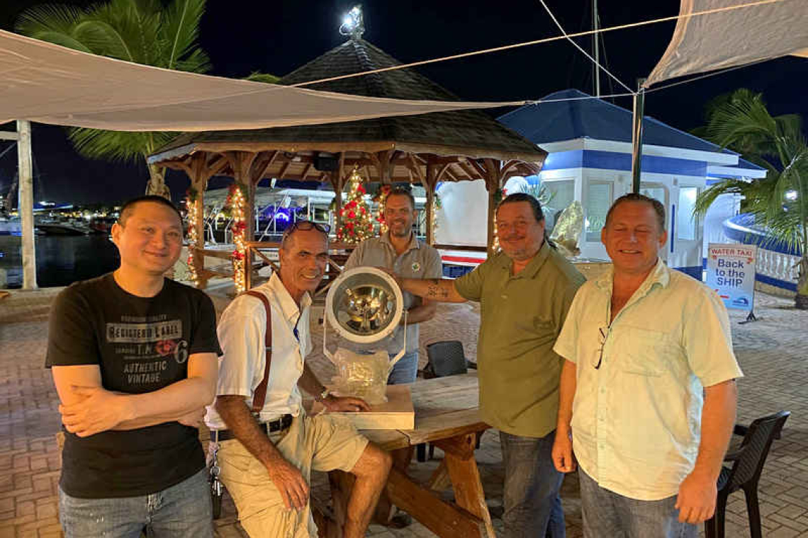 Timeshare Association donates  searchlight set to Sea Rescue