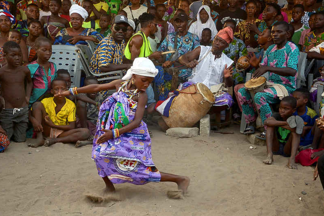 Voodoo dances and rituals wow tourists at Benin fest
