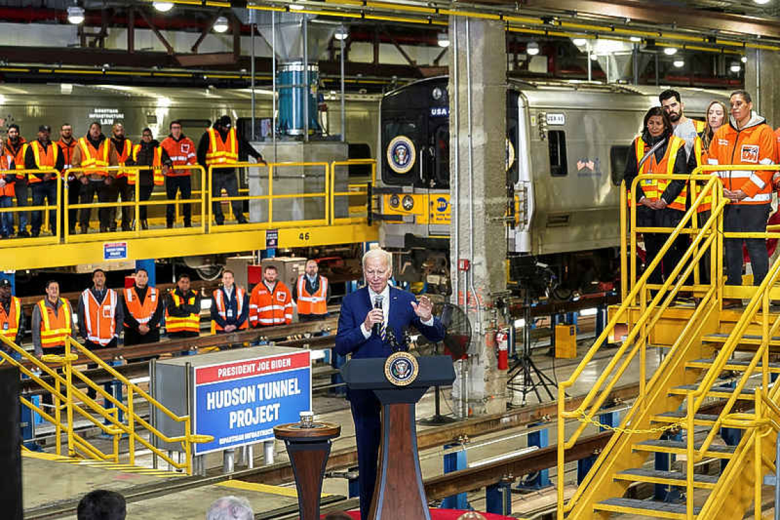 President offers millions and hope for delayed Hudson River tunnel project