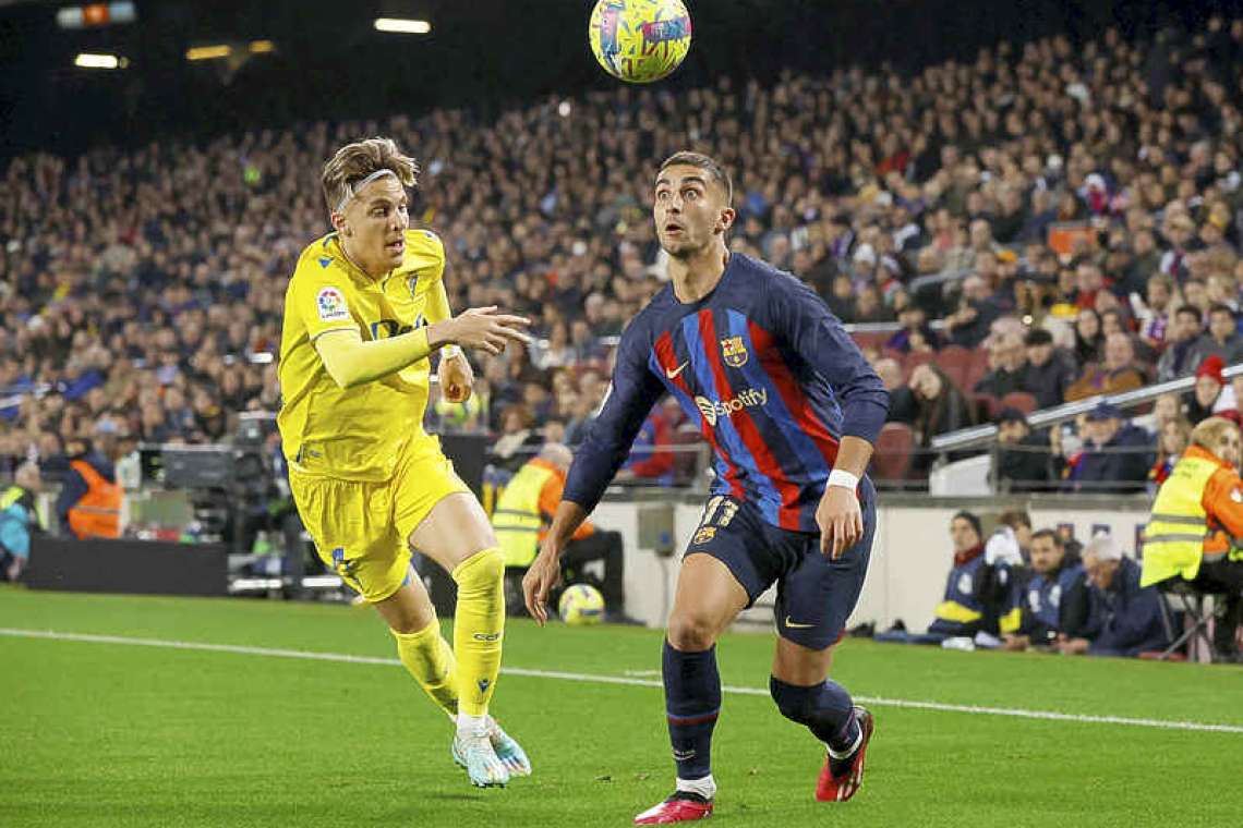  LaLiga leaders Barcelona breeze past Cadiz 2-0