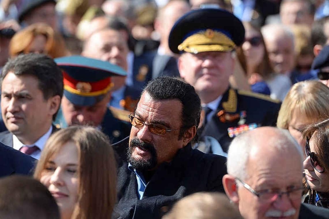 Putin gives US actor Seagal top award for 'humanitarian work'