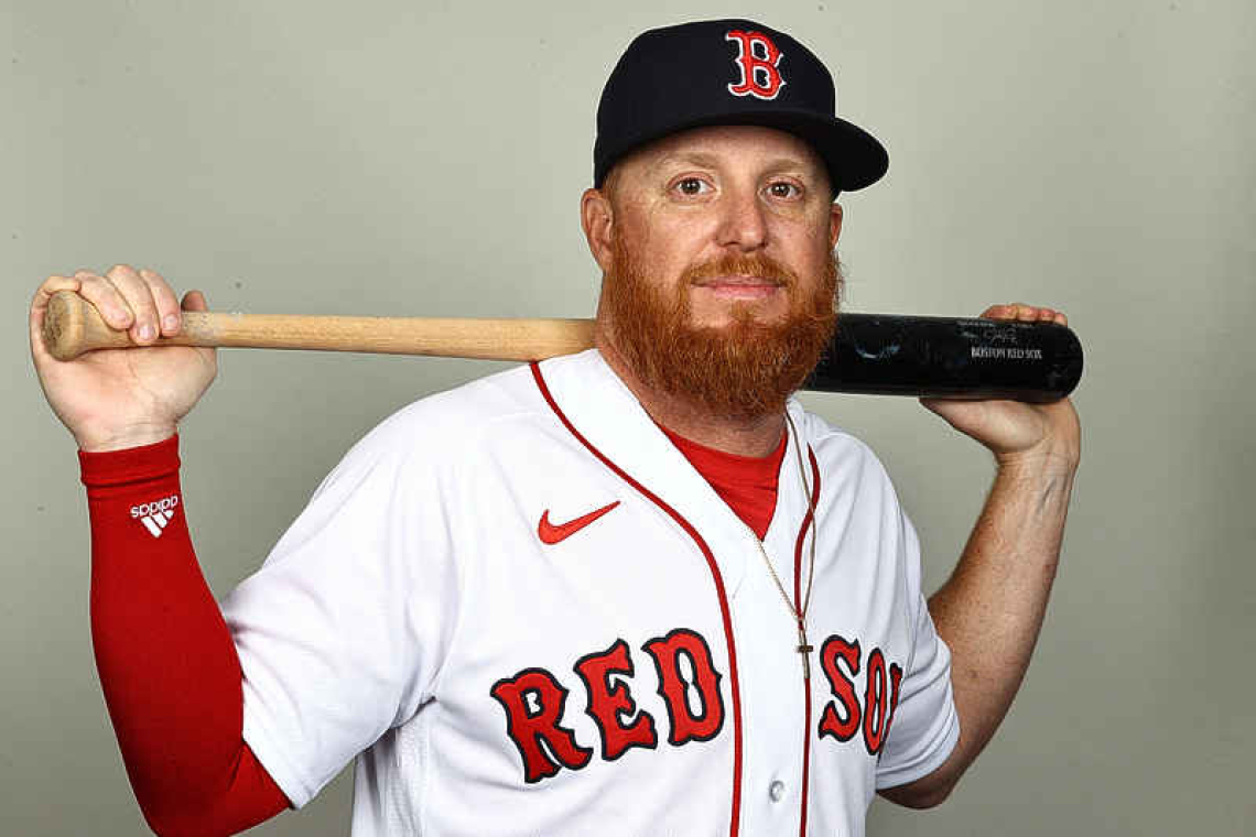 Red Sox INF Justin Turner taken to hospital after beaning