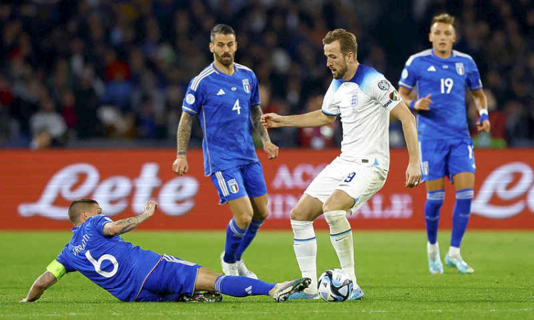 Kane breaks goalscorer record as England enjoy rare win over Italy   