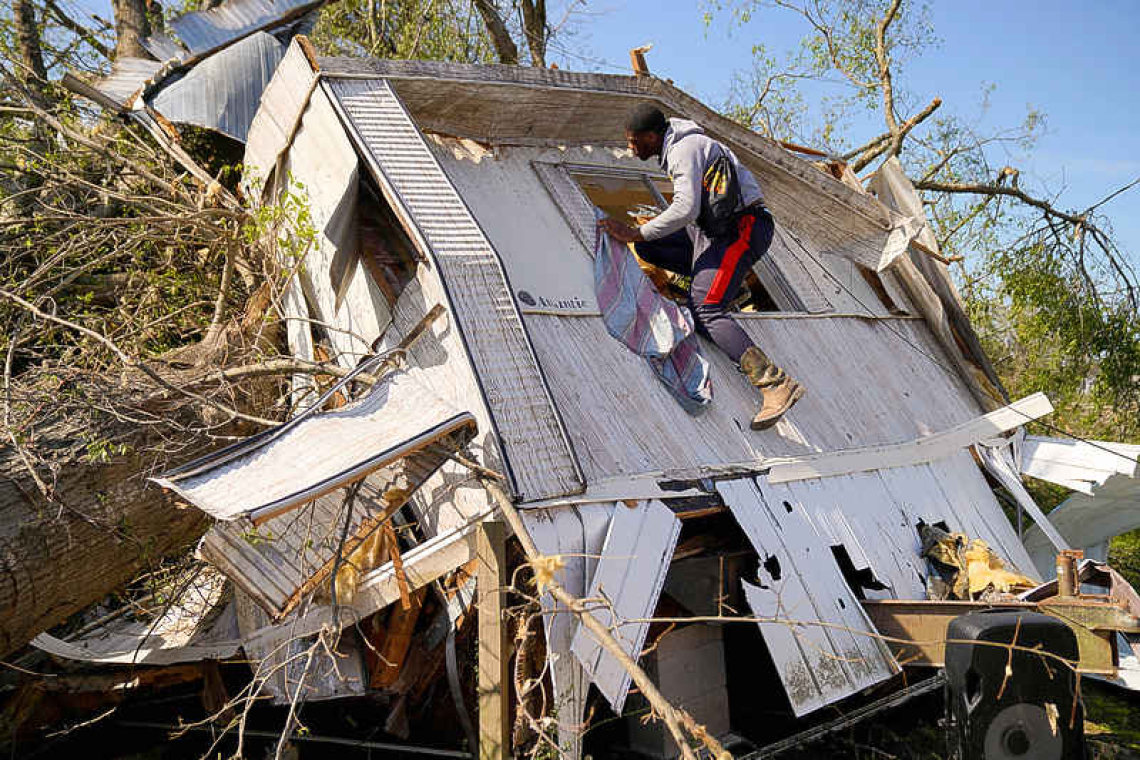 Powerful tornado tears across Mississippi