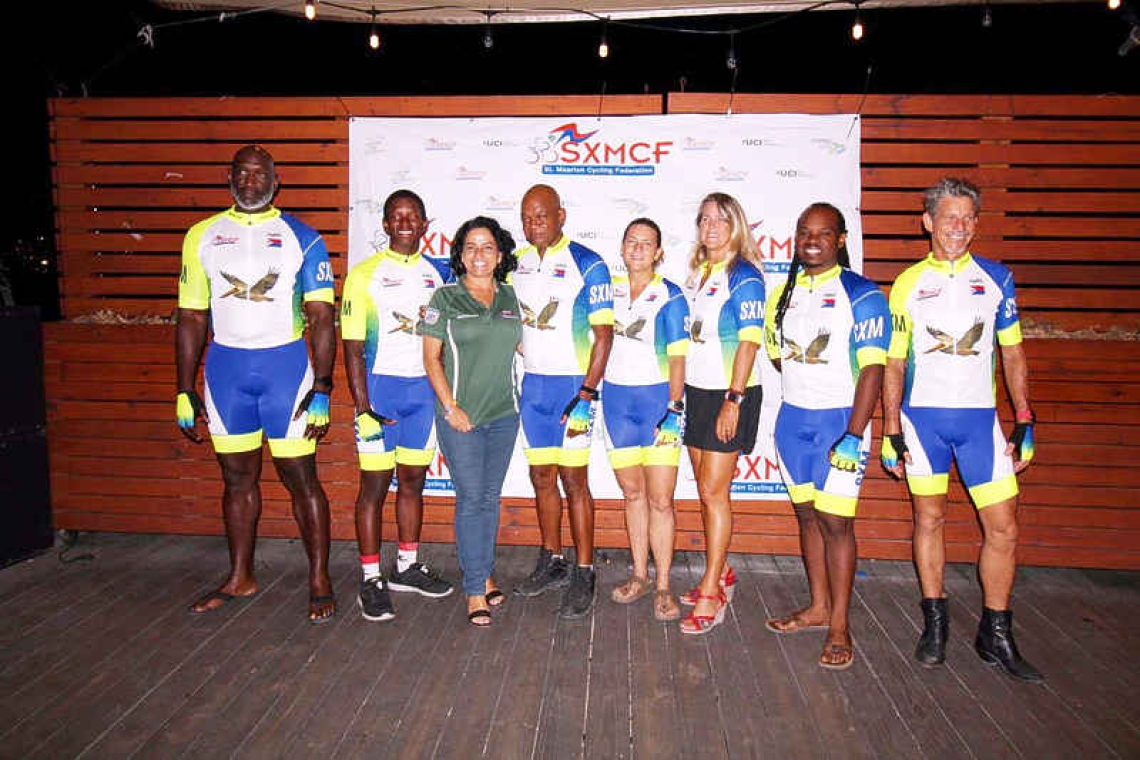 Cycling Federation presents national champions with kit
