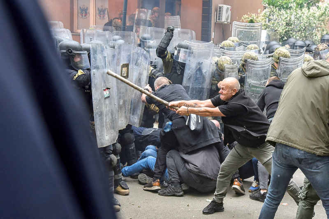 NATO peacekeeping soldiers hurt in Kosovo clashes with Serb protesters 