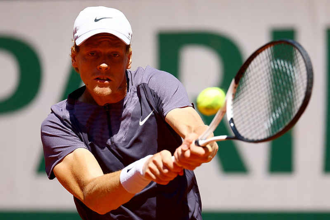 Ruud, Swiatek gain momentum at French Open as Sinner punished 