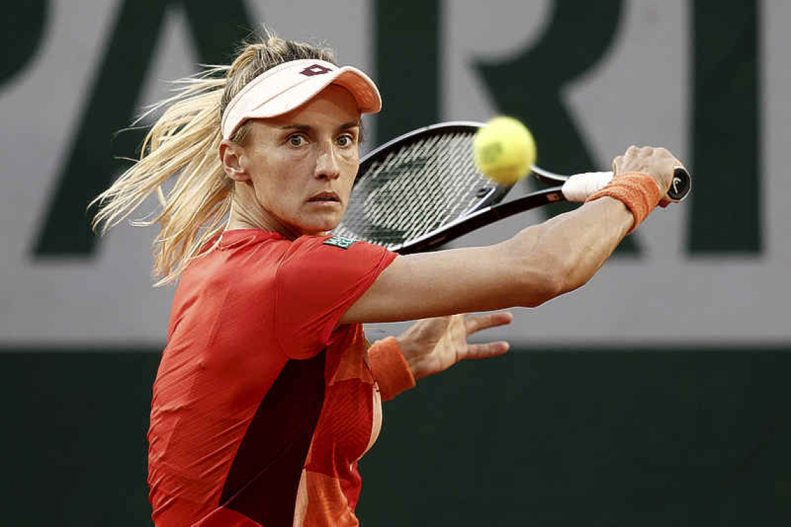 Swiatek through to last eight as Ukrainian Tsurenko retires unwell 