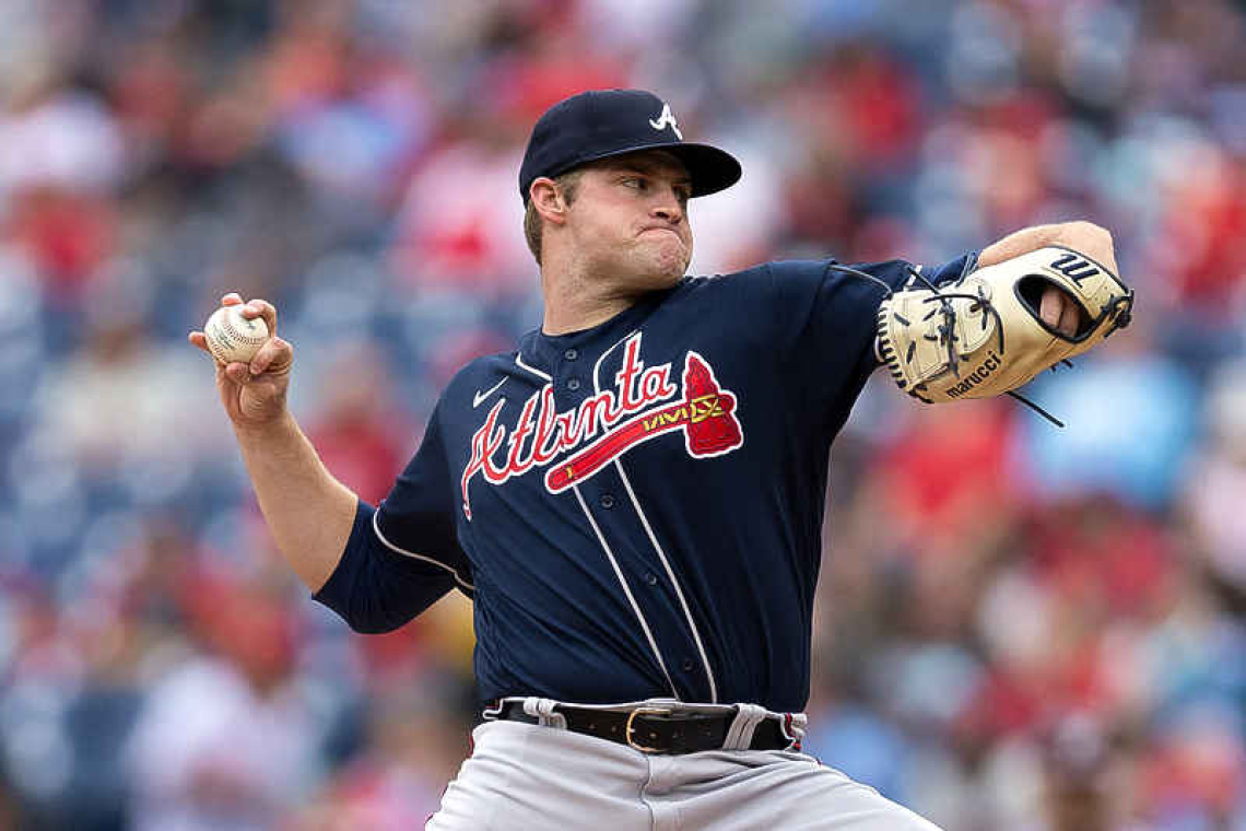 Braves erupt in 10th to get past Phillies 5-1 
