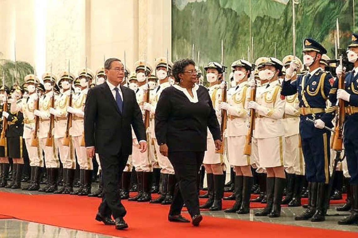    Prime Minister Mottley holds talks  with Chinese Premier Li Keqiang