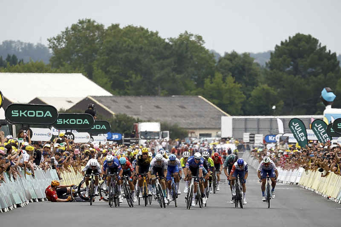 Philipsen claims Tour double in crash-marred Stage Four 