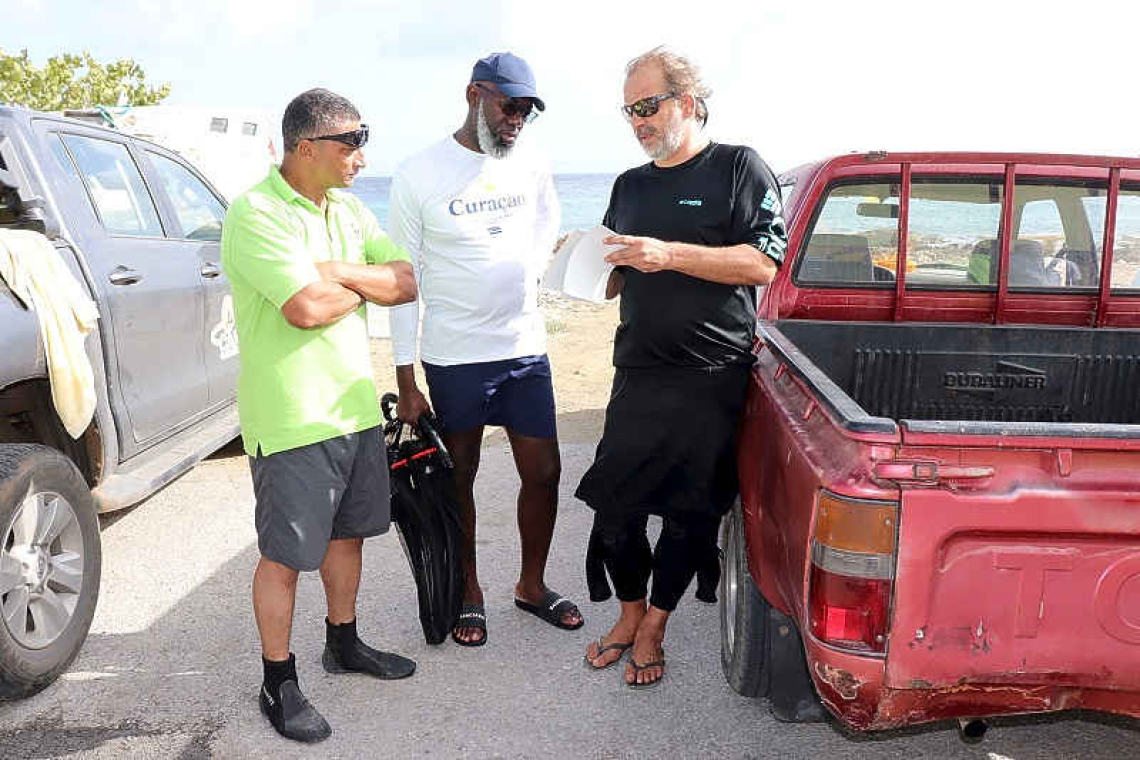 PM gets close look at  impact coral disease