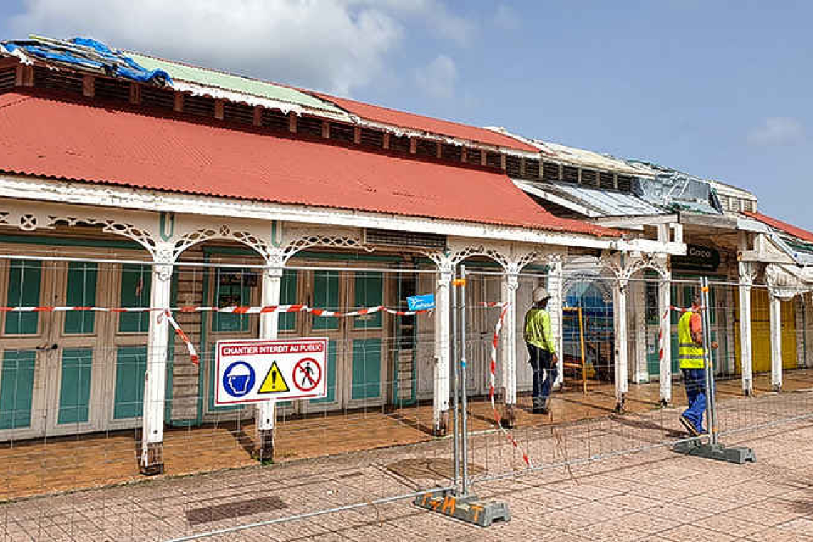 Collectivité starts demolition of  lolos building on the waterfront