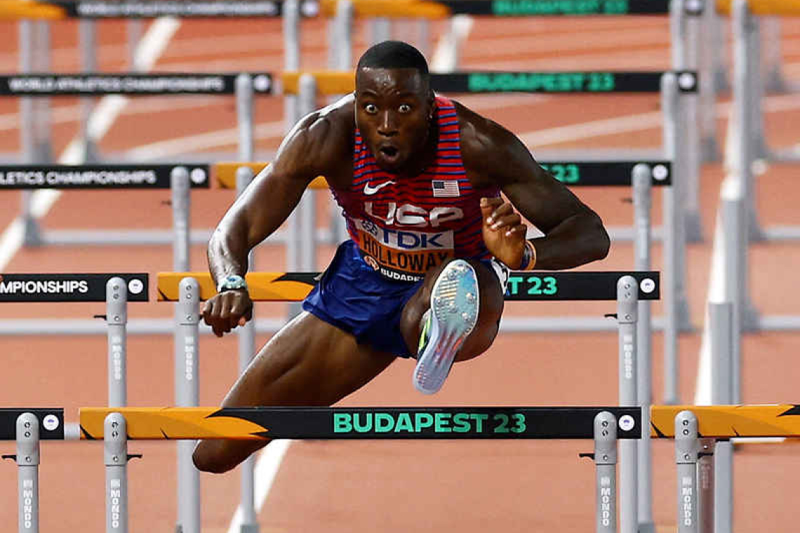  American Holloway wins third straight world 110m hurdles title