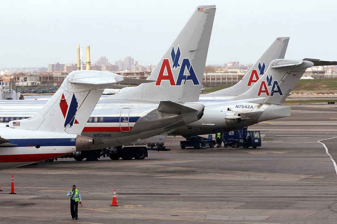 US fines American Airlines for keeping passengers on tarmac 